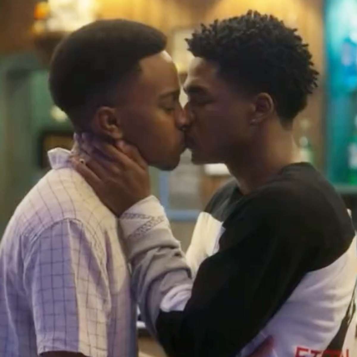 Novela da Globo ajuda a combater o preconceito contra o negro entre os gays