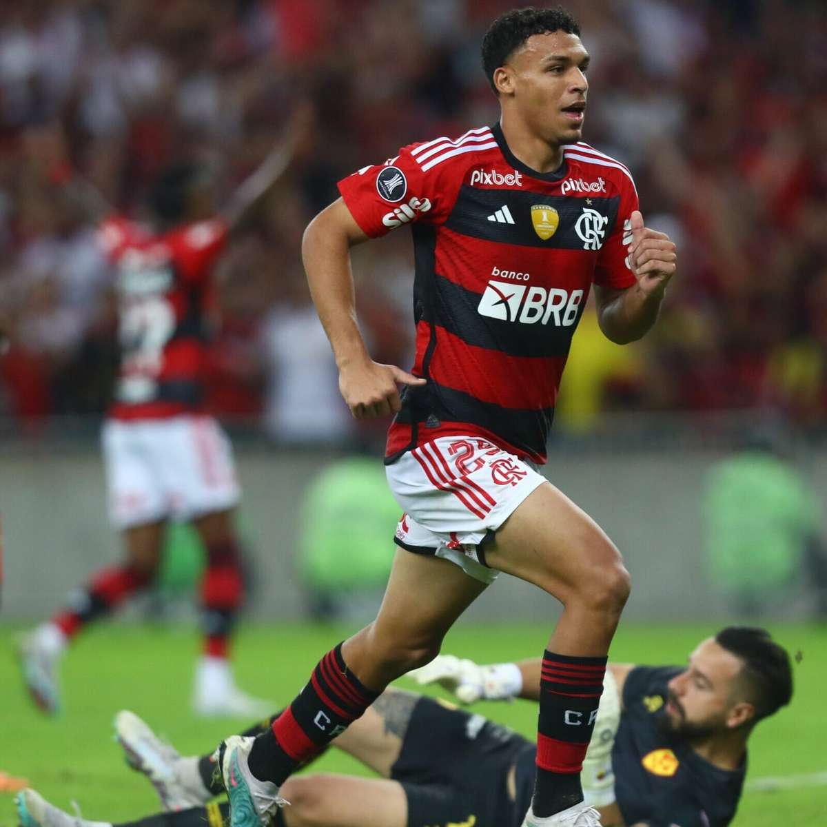 Victor Hugo é o 5° jogador mais jovem a estrear pelo Flamengo em