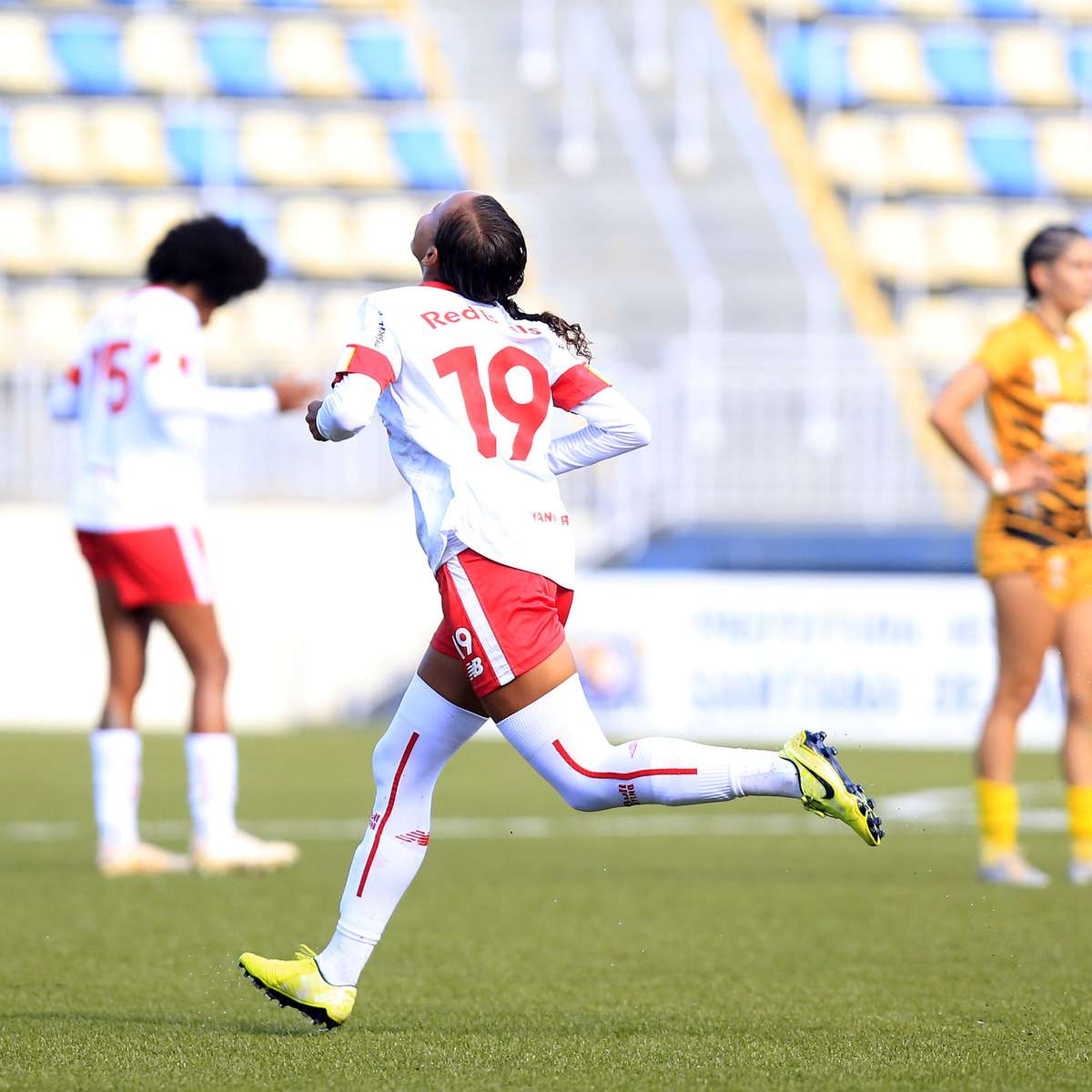 Brasileirão Feminino de futebol apontará os finalistas neste sábado