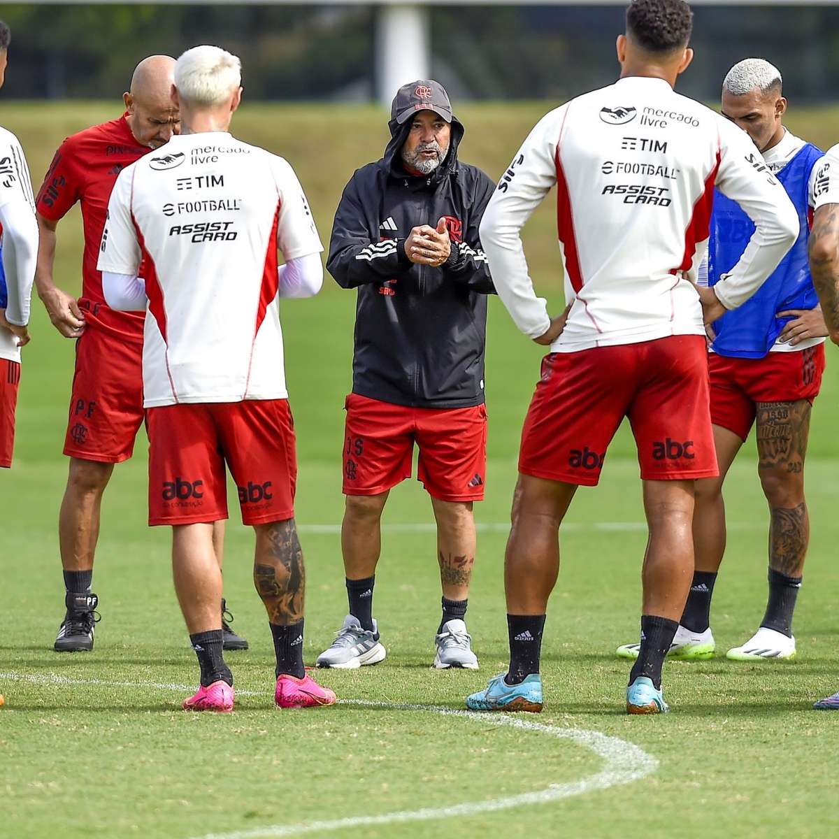 Vivo em três competições, Grêmio se prepara para mês decisivo