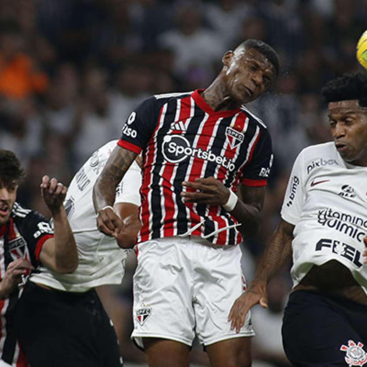 Clássico  Corinthians vence o São Paulo pelo jogo de ida na Copa