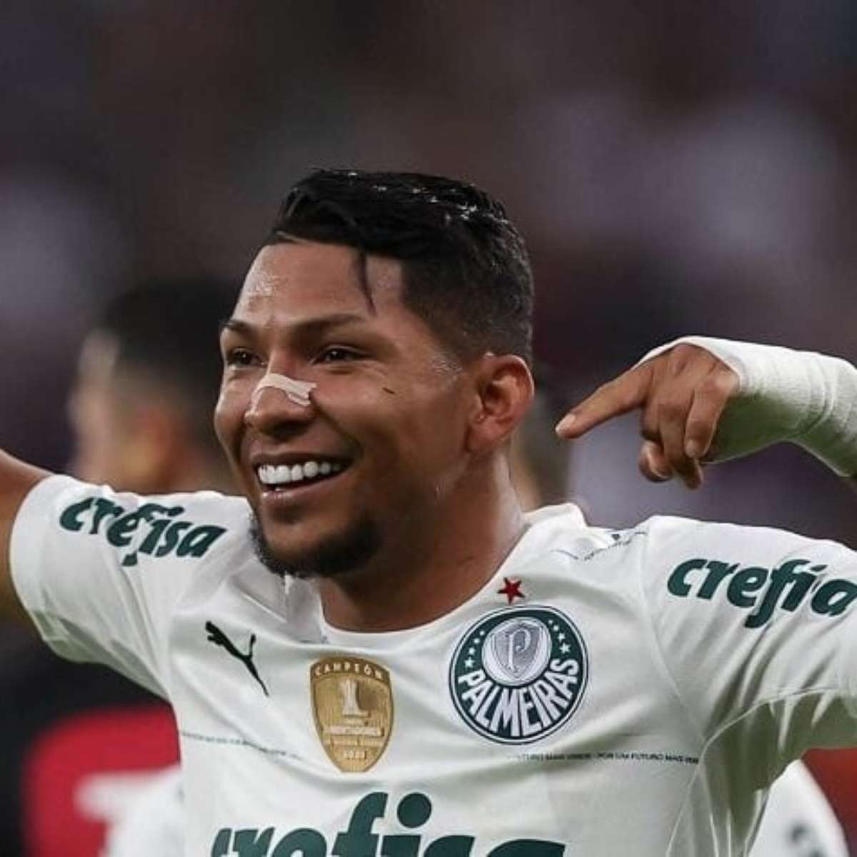 Rony recebe homenagem do Palmeiras; Dar a minha vida em todos os jogos  pelo clube