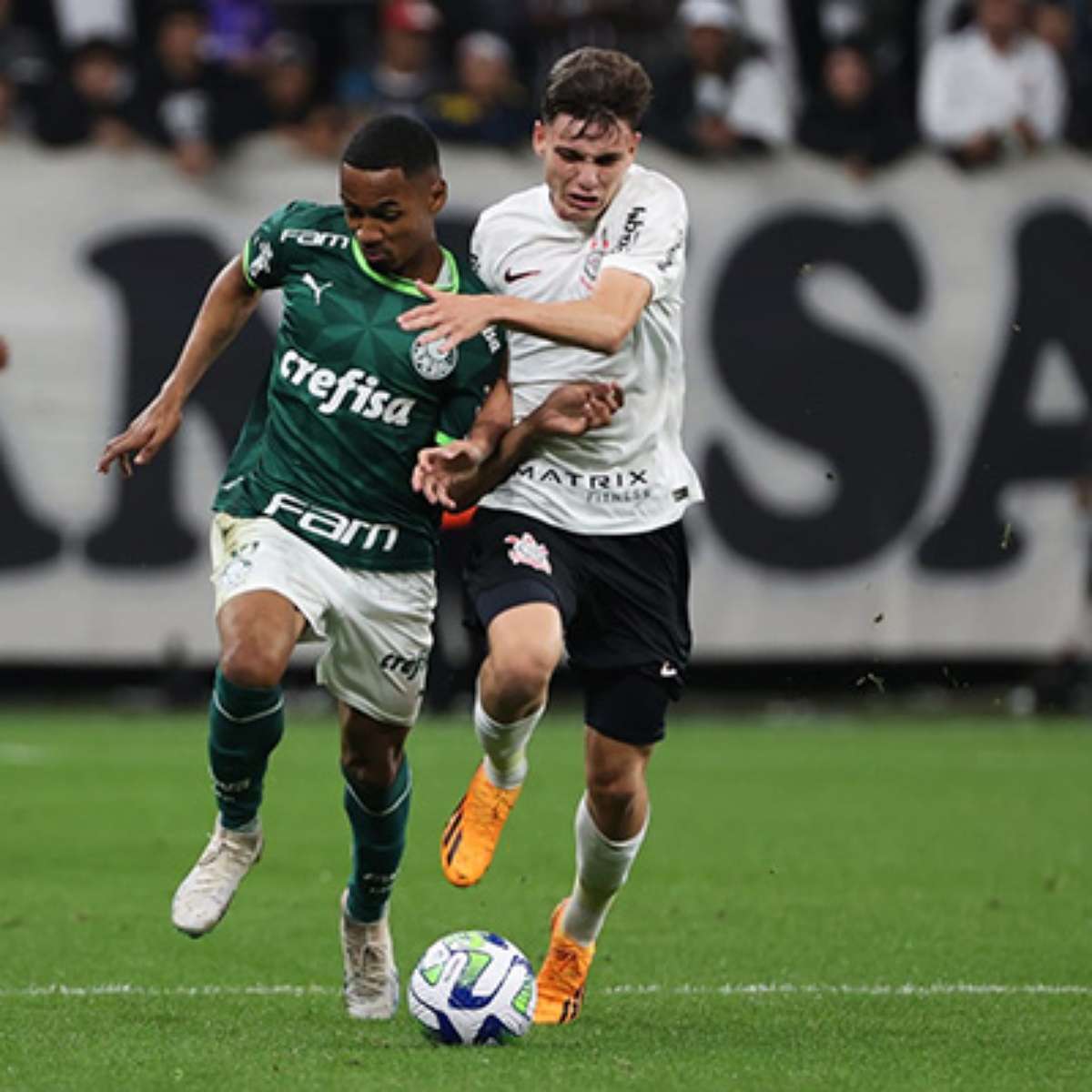 Atual campeão, Palmeiras encara Corinthians na semifinal do