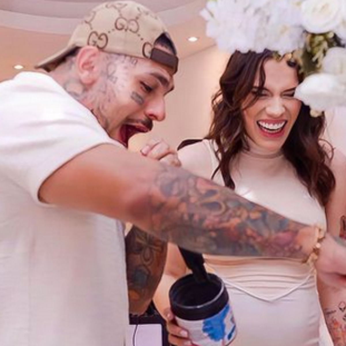 Influenciador Toguro chora e pede por orações pela namorada, entubada após  dar à luz