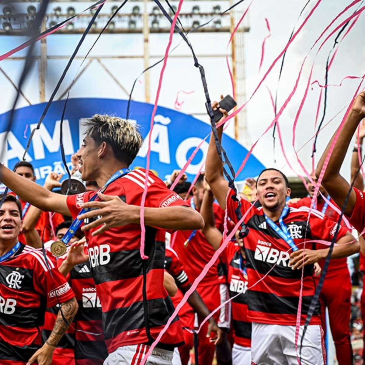 Flamengo chega a 20 jogadores da base que receberam chances na