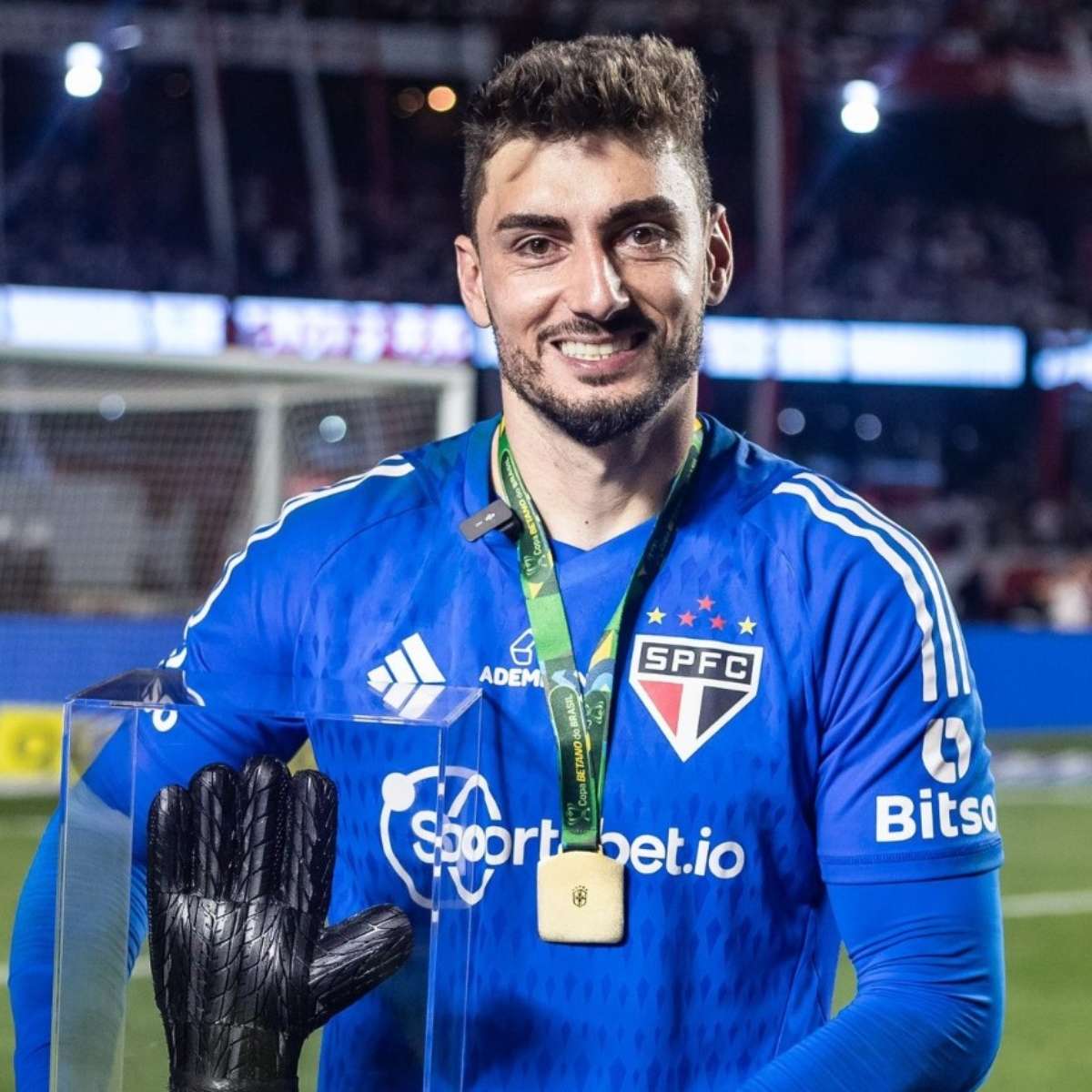 Rafael celebra conquista da Copa do Brasil com o São Paulo: 'Um dos  melhores dias da minha vida