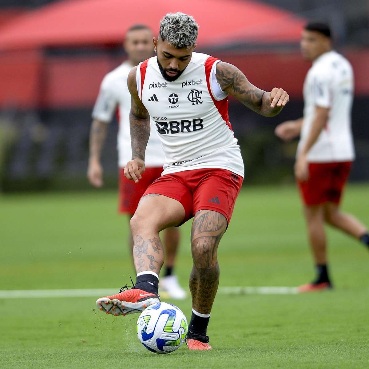 Com 9 jogos e 2 competições, veja calendário do Flamengo no