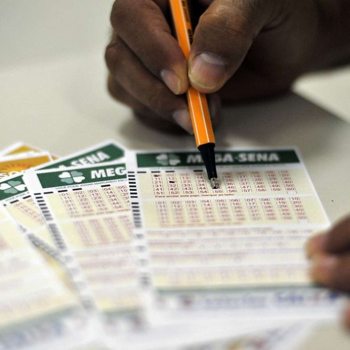 Mega-Sena pode pagar R$ 29 milhões nesta terça-feira; saiba como jogar -  NSC Total