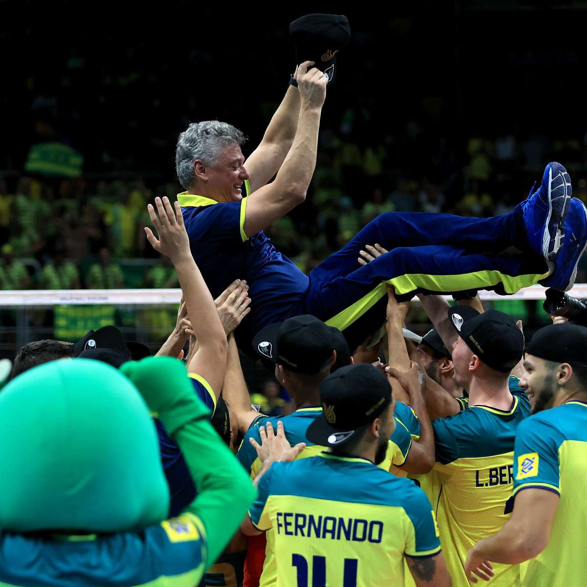 Vitória no tie-break leva seleção ense de vôlei à final de Brasileirão