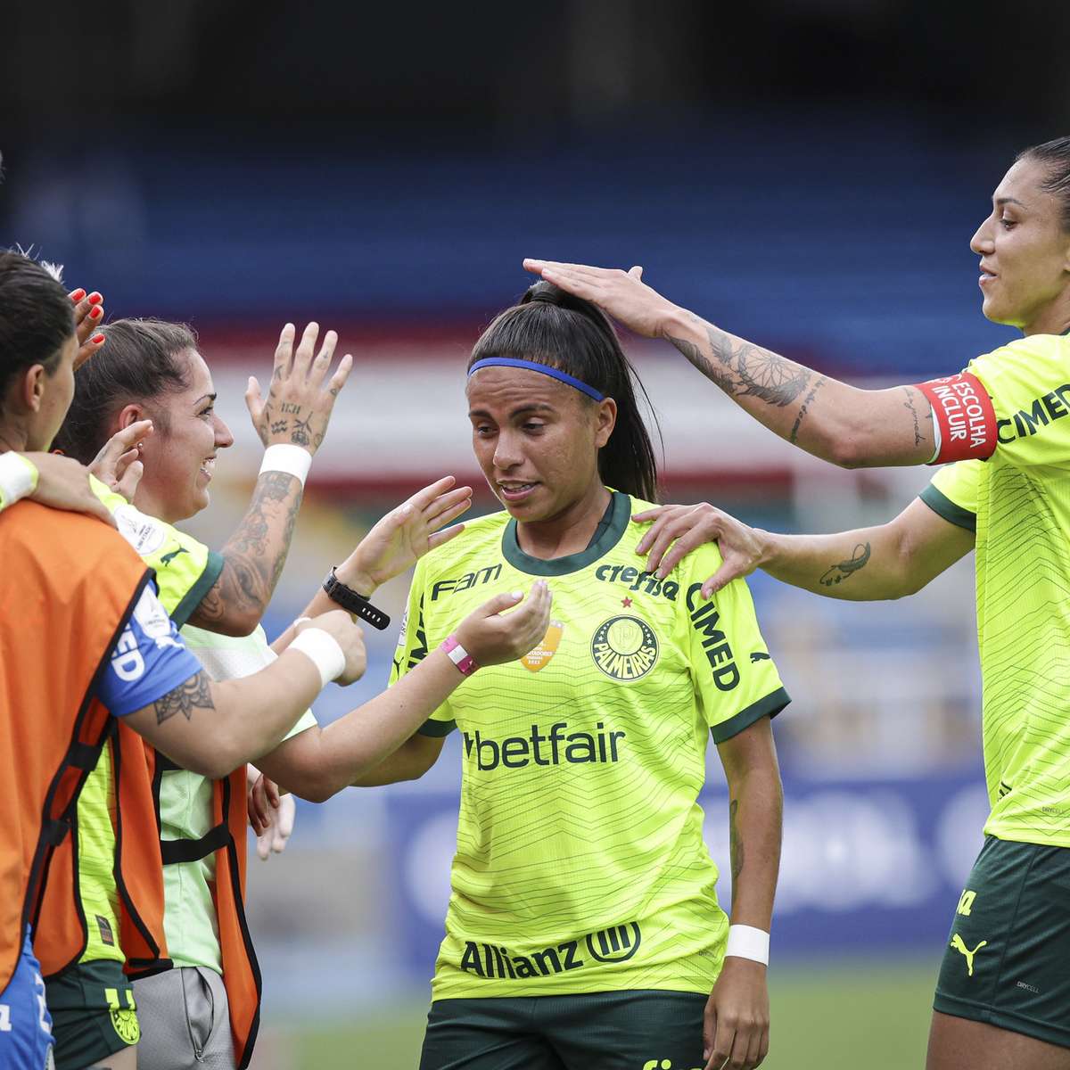 Partida com 11 gols marca estreia dos jogos femininos do