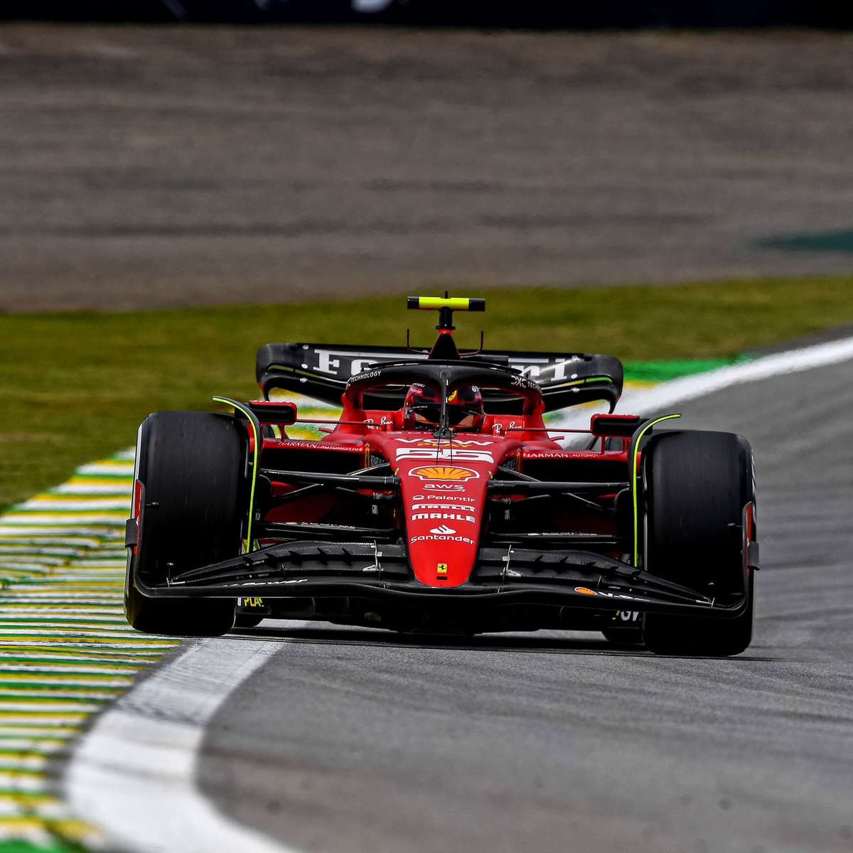 Sainz lidera treino livre da F1 em Interlagos. Verstappen é só 16º