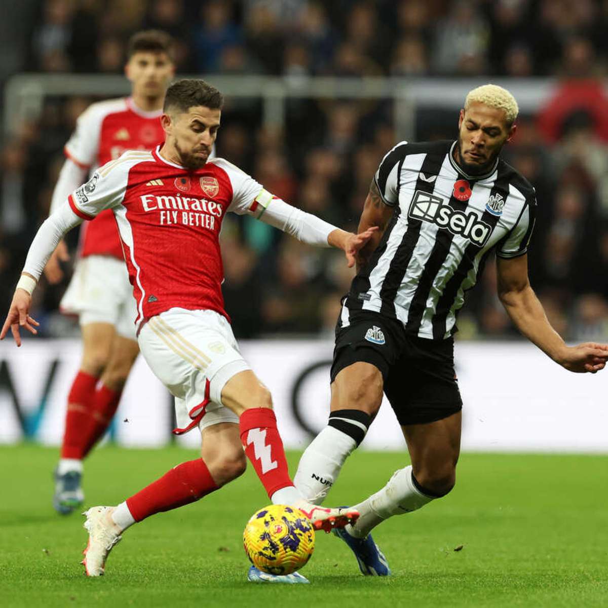 Arsenal vence Newcastle e encosta no City; veja como foram os brasileiros -  Superesportes