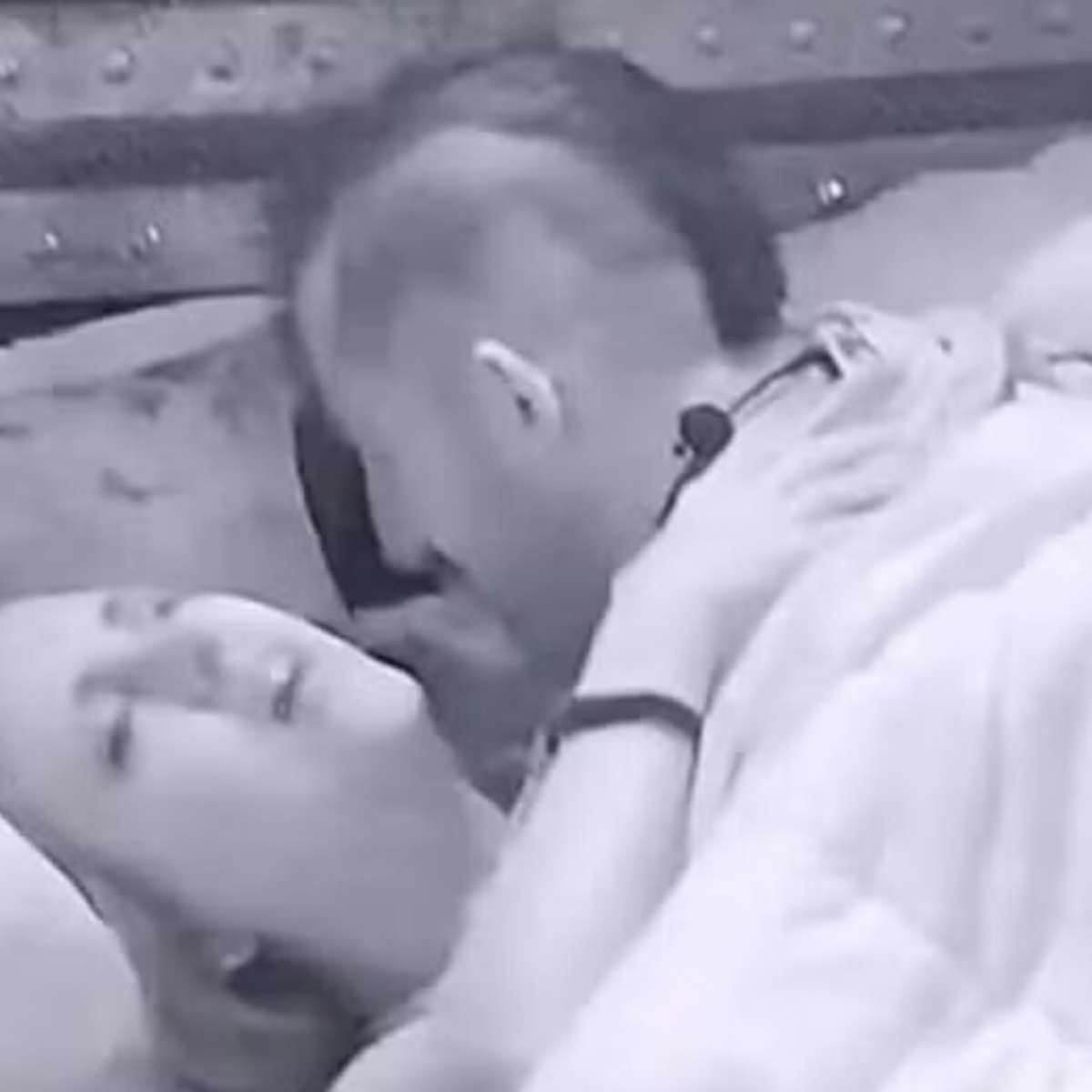 Sexo no BBB: 10 casais que se beijaram muito e fizeram movimentações  suspeitas sob o edredom