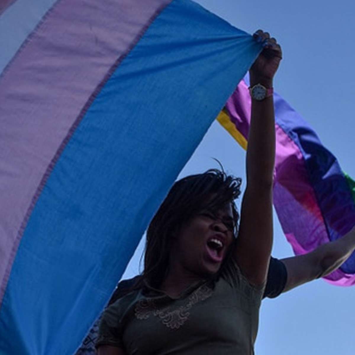 Assassinatos de pessoas trans também violentadas pelo racismo sobem 15%, diz relatório