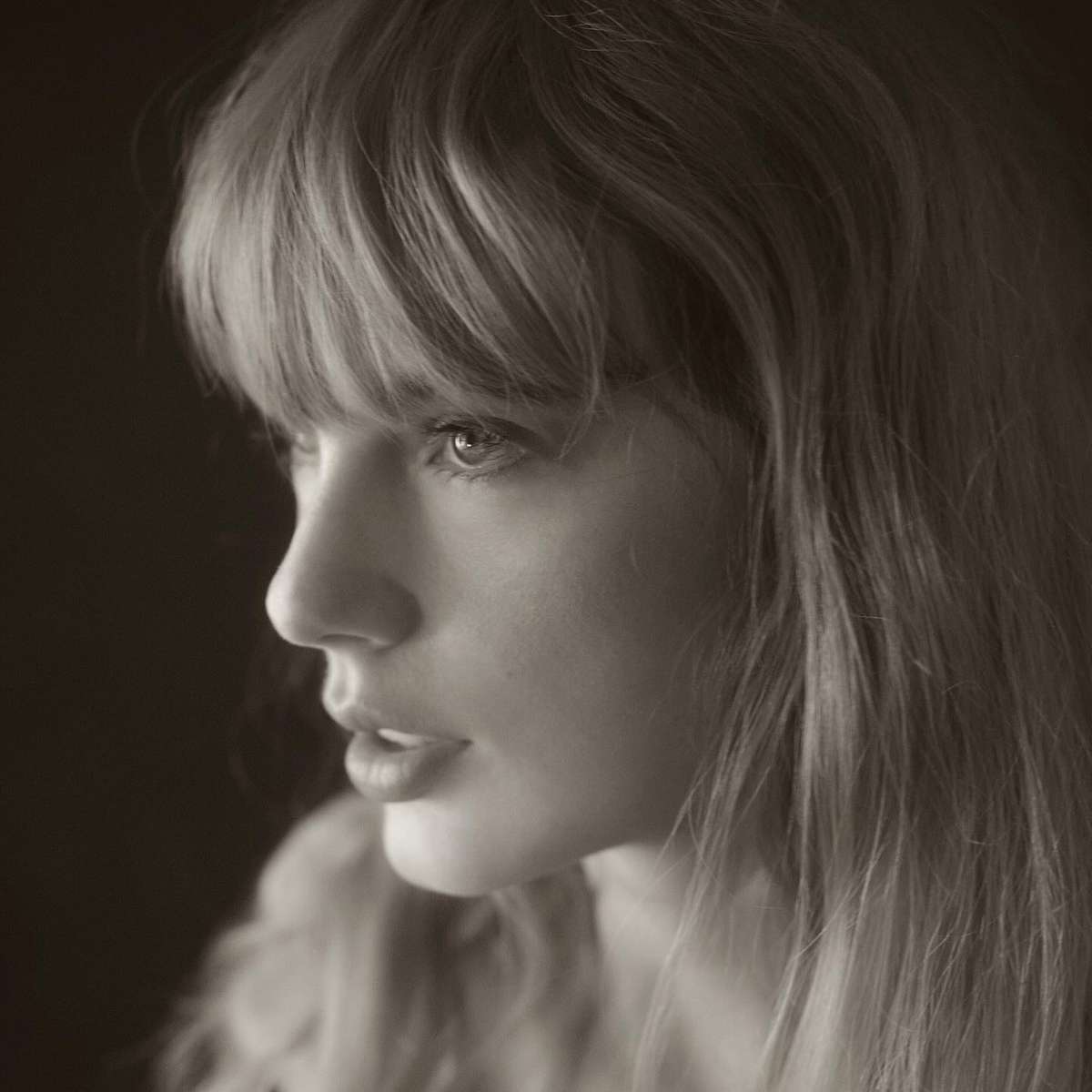 Taylor Swift lança novo álbum 