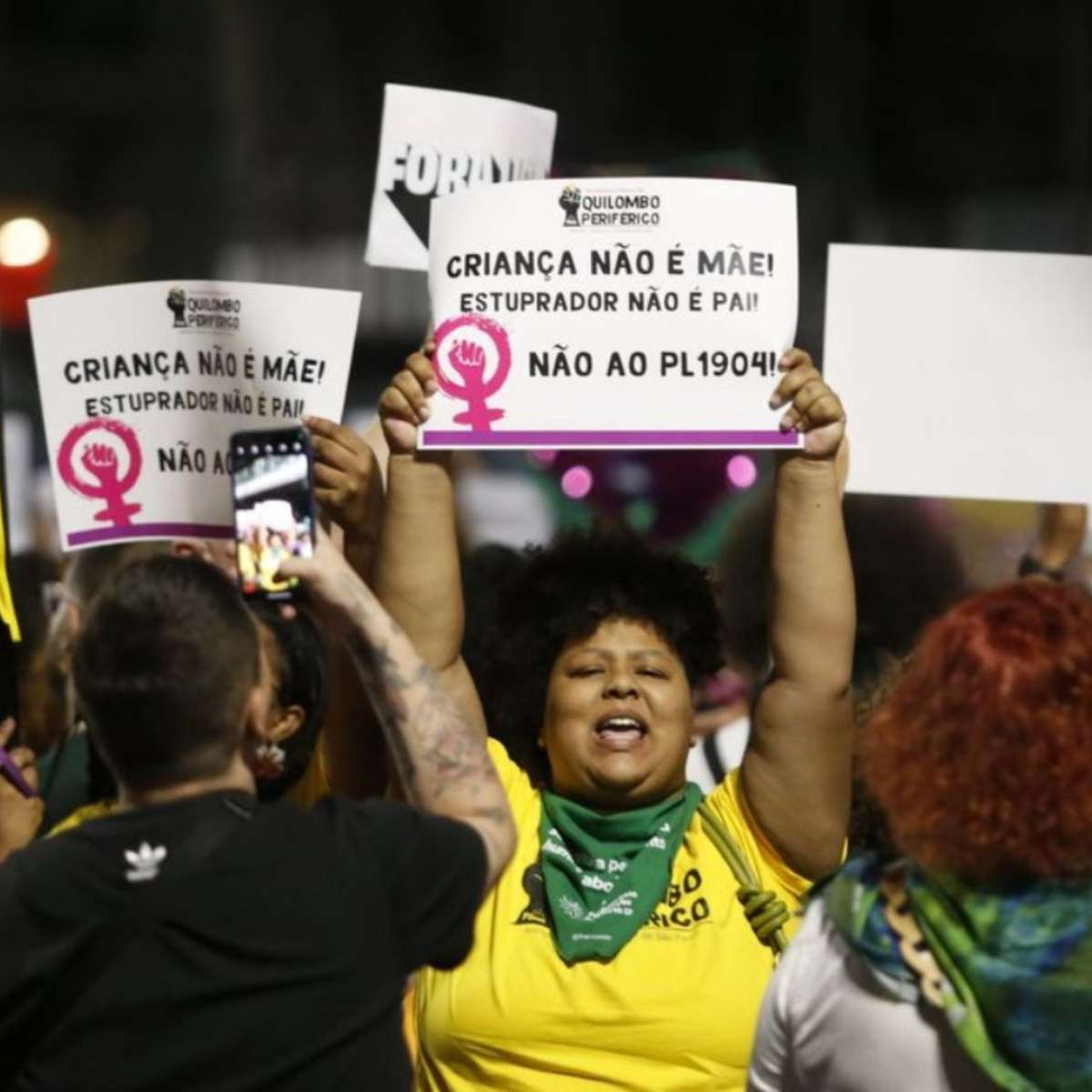 Manifestantes vão às ruas contra PL que equipara aborto a homicídio