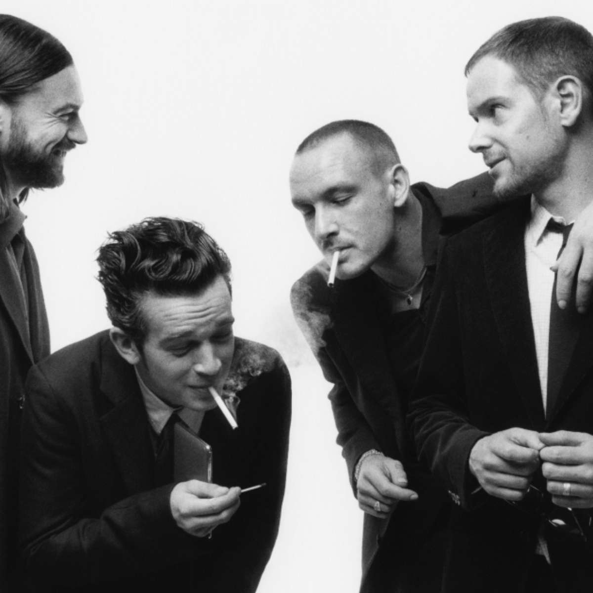 Baterista do The 1975 lança faixa solo de estreia