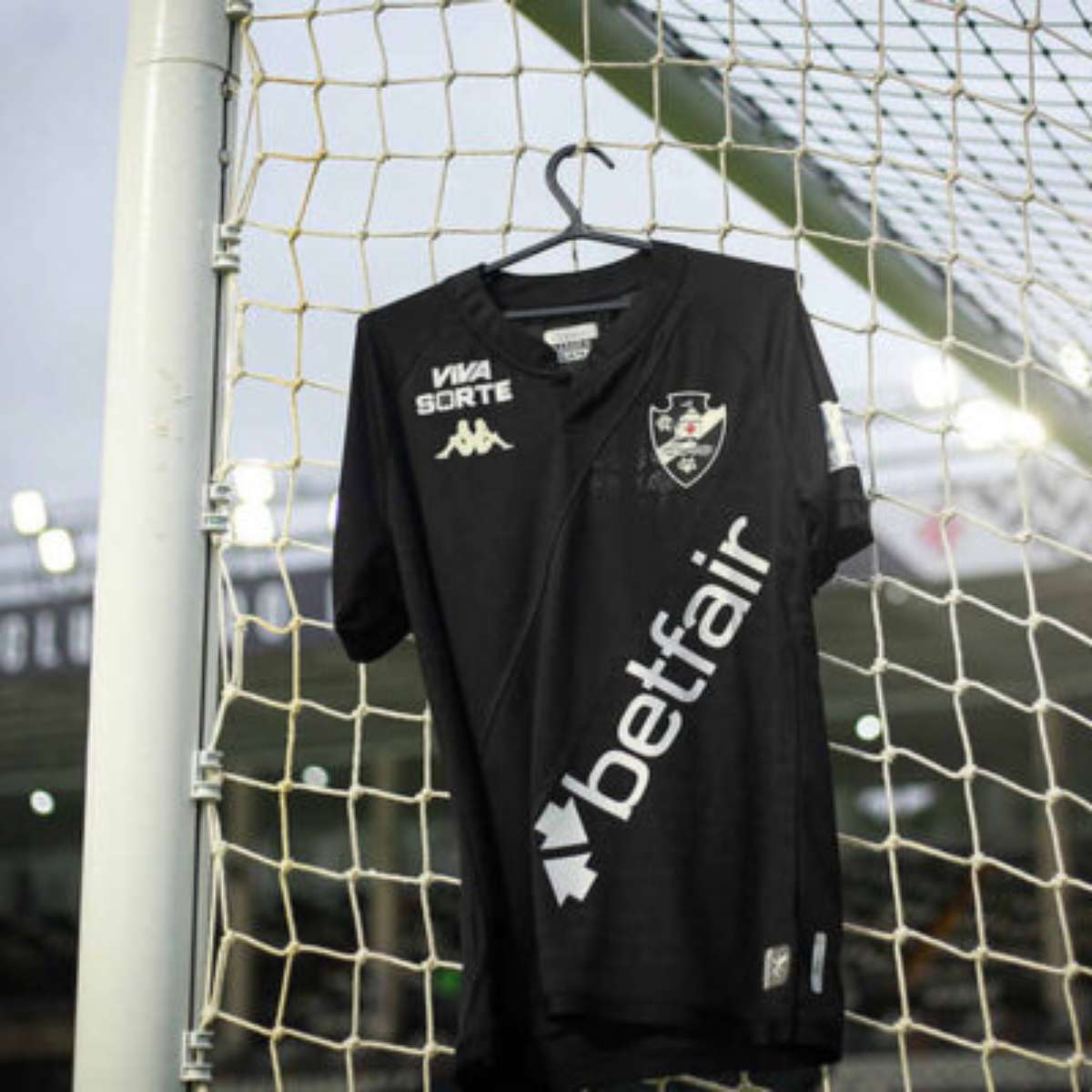 Vasco mantem conversa com empresas de fornecedor de material esportivo