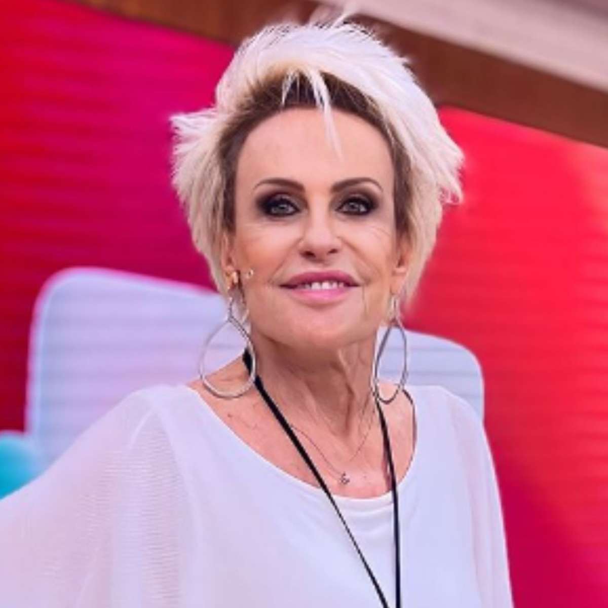 Quem é? Ana Maria Braga revela que se sente jovem e apaixonada aos 75 anos