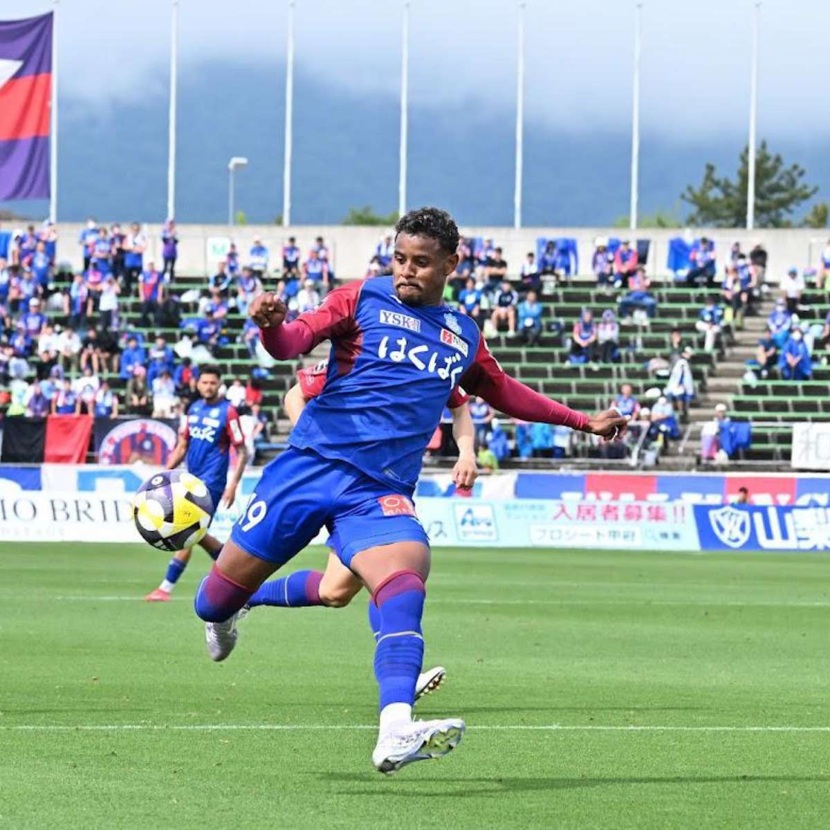 Neemias Benavenuto fala sobre adaptação ao futebol japonês e mira