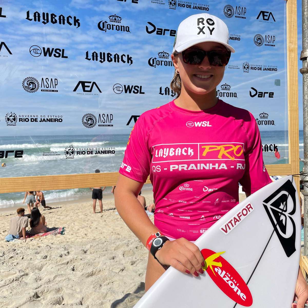 Conheça Laura Raupp, joia do surfe brasileiro e bicampeã da WSL