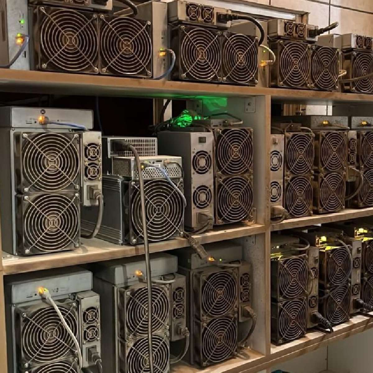 Ele conseguiu minerar bitcoins em casa sem explodir a conta de luz; dias  depois foi preso pela polícia