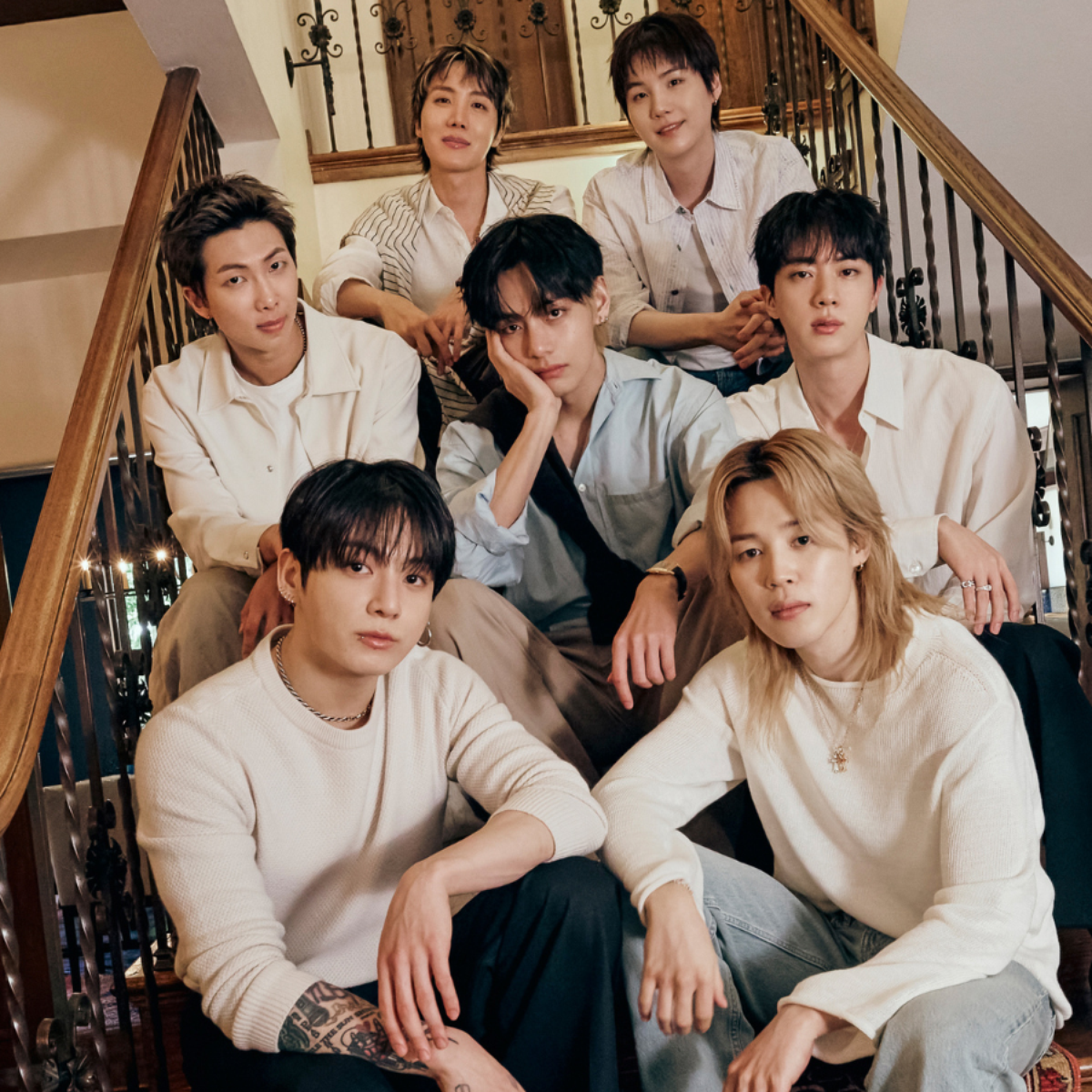 Aviso: BTS prefere que fãs curtam os shows sem celulares levantados