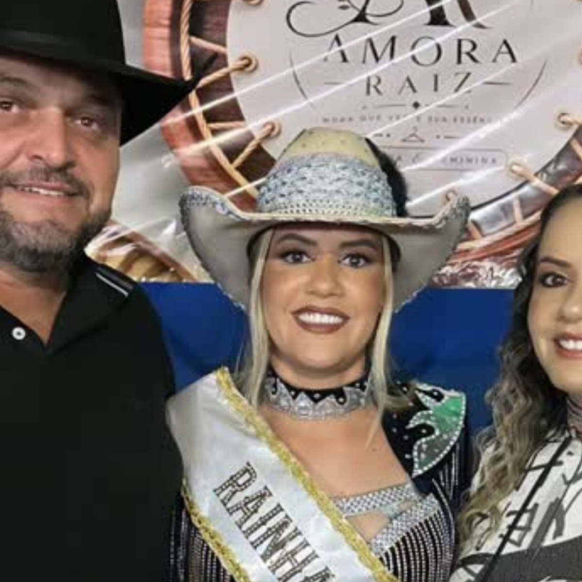 Imagem ilustrativa sobre Lara Alves Rueda vive trisal com irmã gêmea e agricultor: "Uma noite minha e uma noite dela"