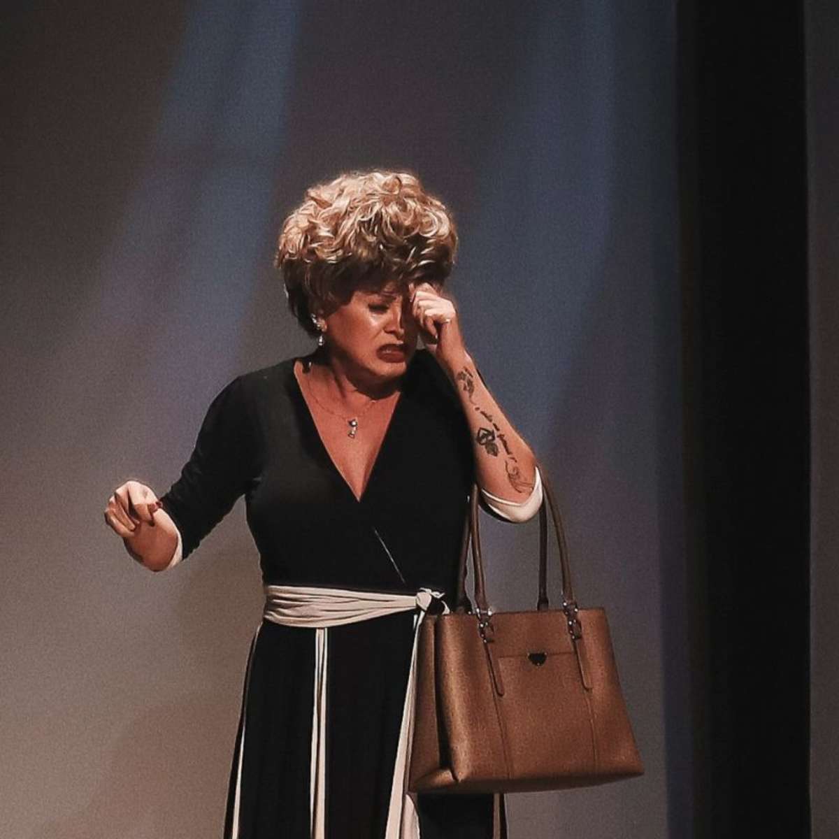 Nany People rebate críticas políticas e aborda perdas no teatro