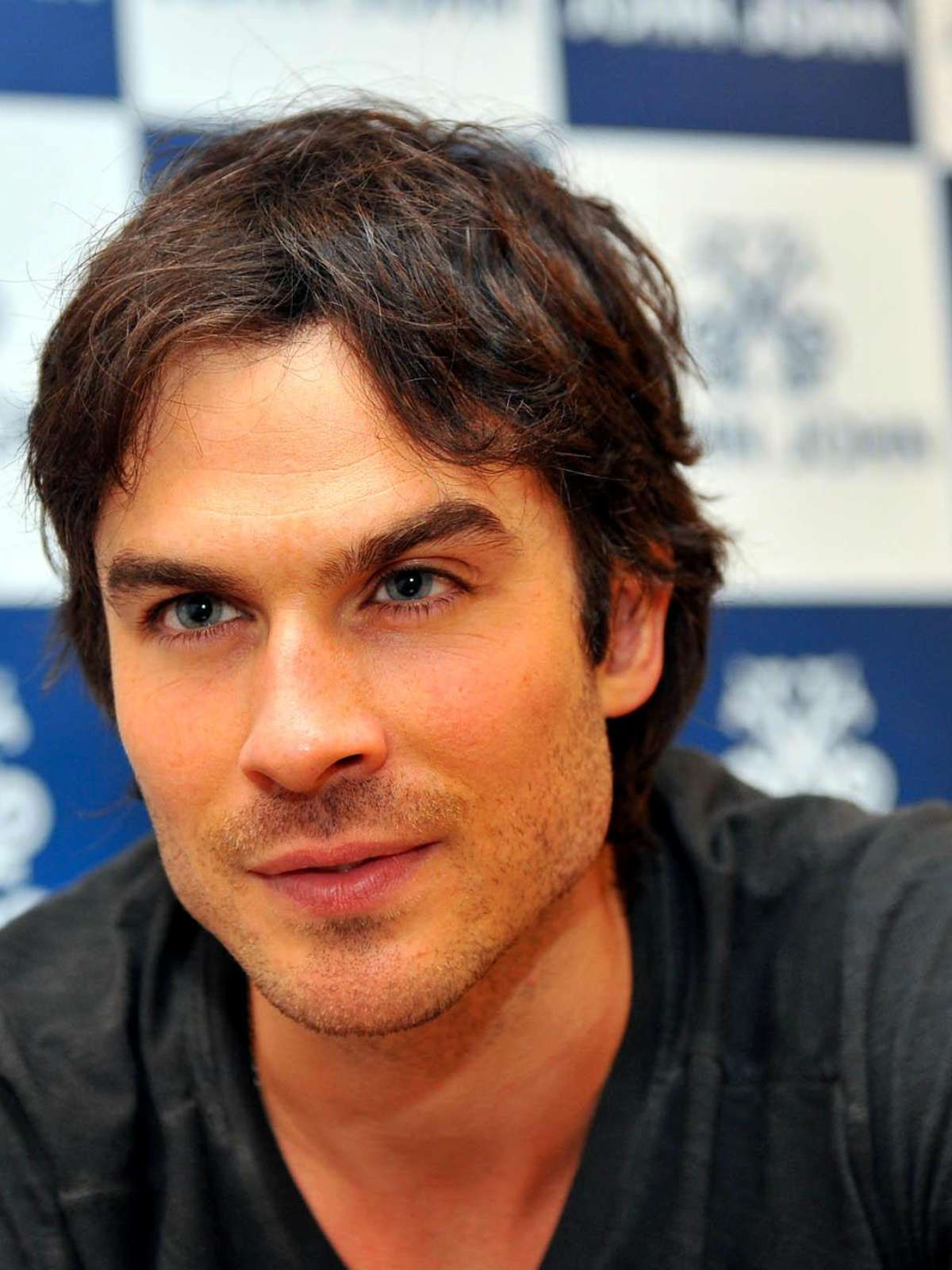 Em visita ao Brasil, ator de 'The Vampire Diaries' faz ensaio