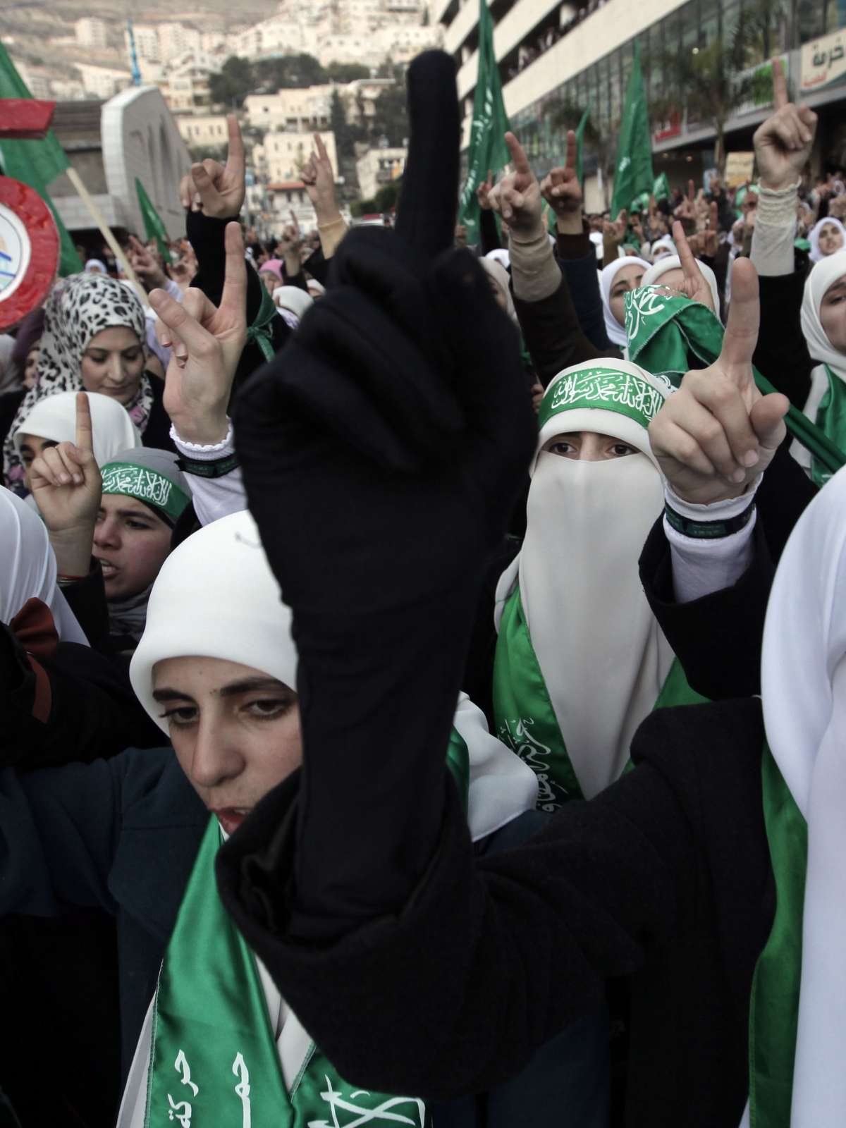 Milhares de palestinos celebram em Gaza 25° aniversário do Hamas