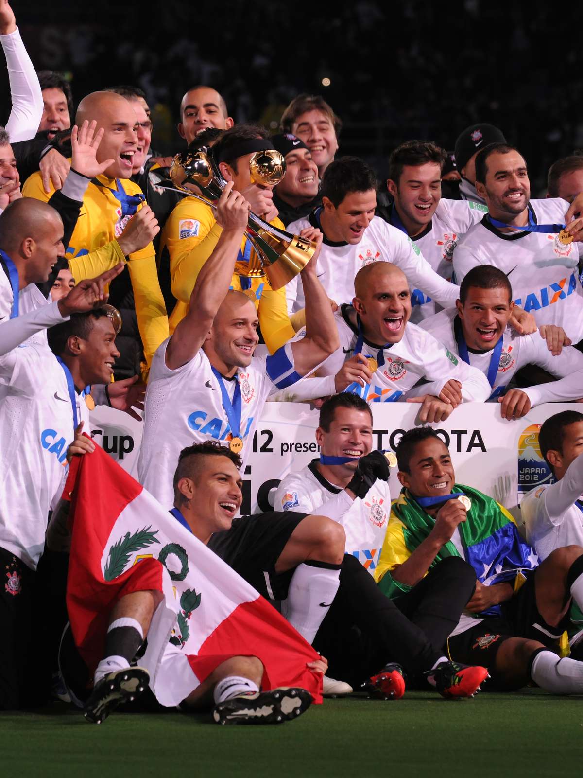 Douglas Santos comemora primeiro título com o Zenit: Oficialmente campeão  - Gazeta Esportiva