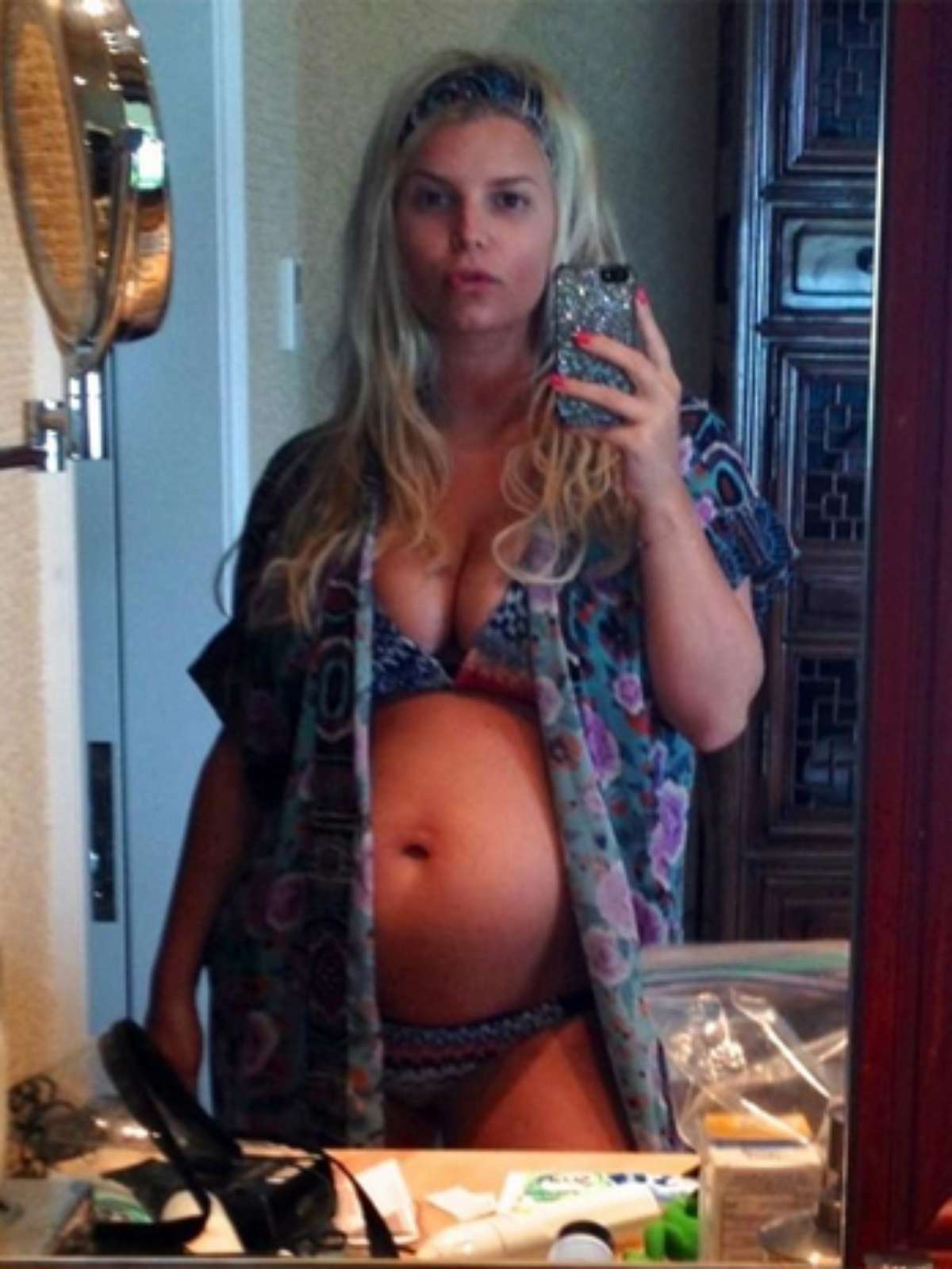 Jessica Simpson Leaked Pictures