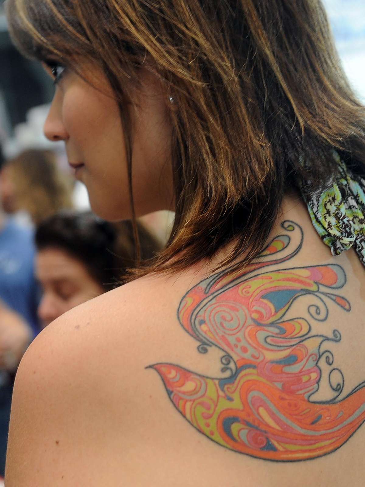 Mulheres com tudo: alargadores, piercings e muitas tattoos!