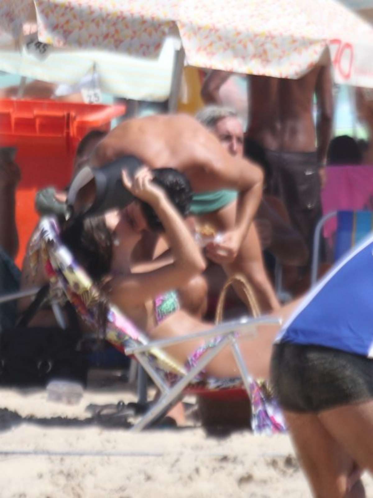 Famosos exibem boa forma em praia do Rio de Janeiro; veja