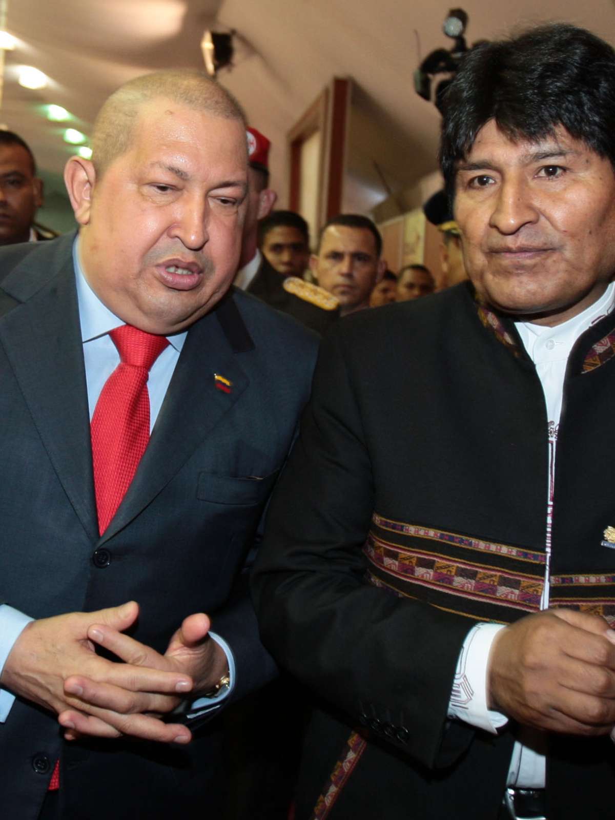 Evo Morales E Hugo Chavez Hugo Chávez Enshrined As 'comandante