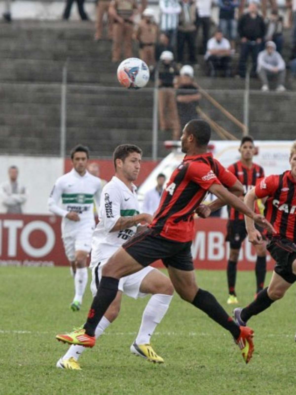 Coritiba acerta a contratação do atacante Wesley Moreira, do