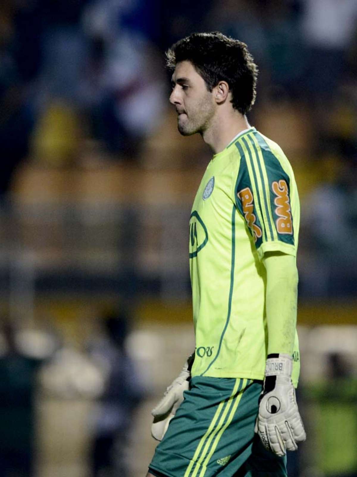 Cena triste no México, um jogo do futebol amador teve que ser