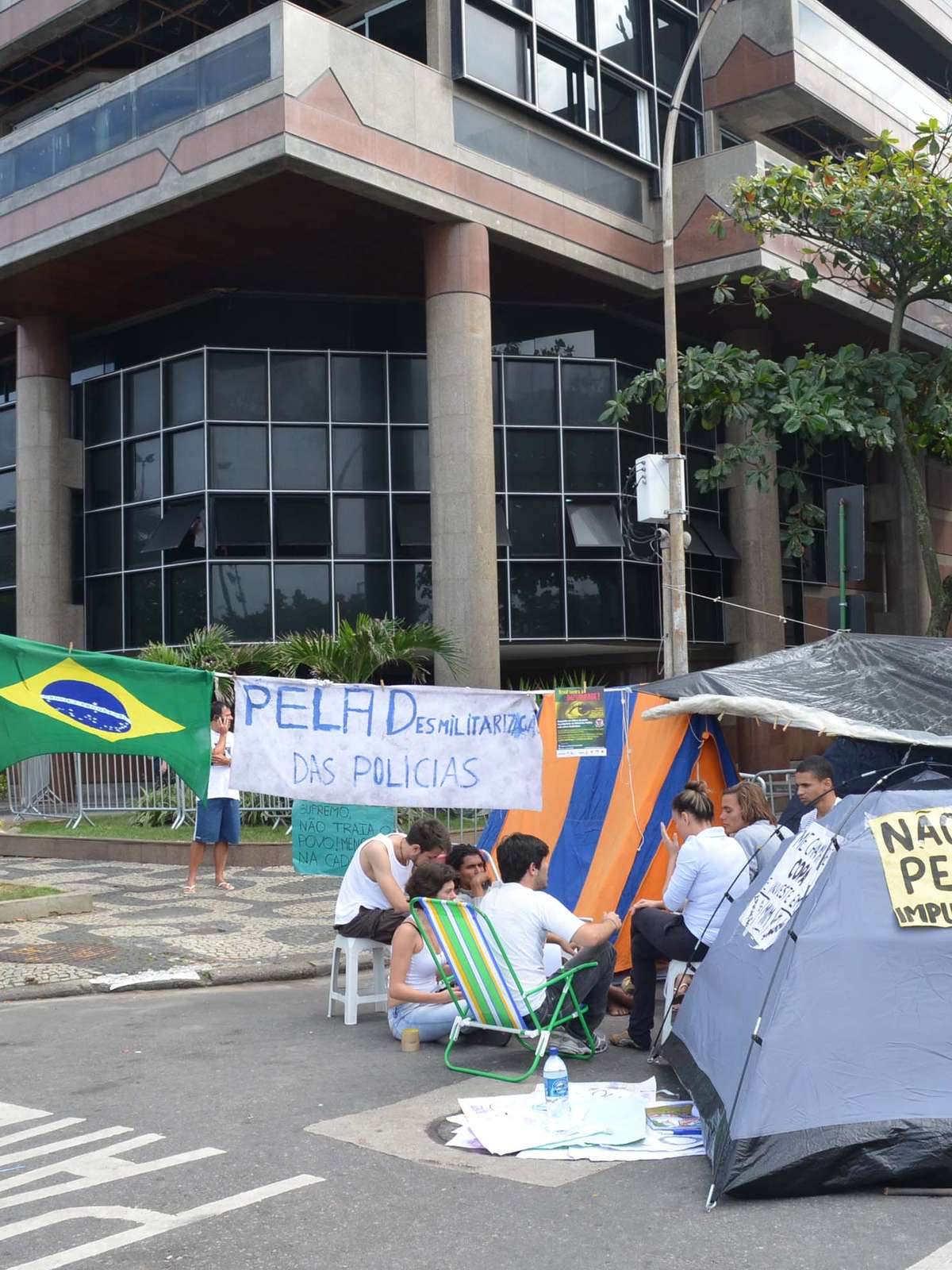 Caminhão da Campanha Jogue Limpo já está em Rio das Pedras