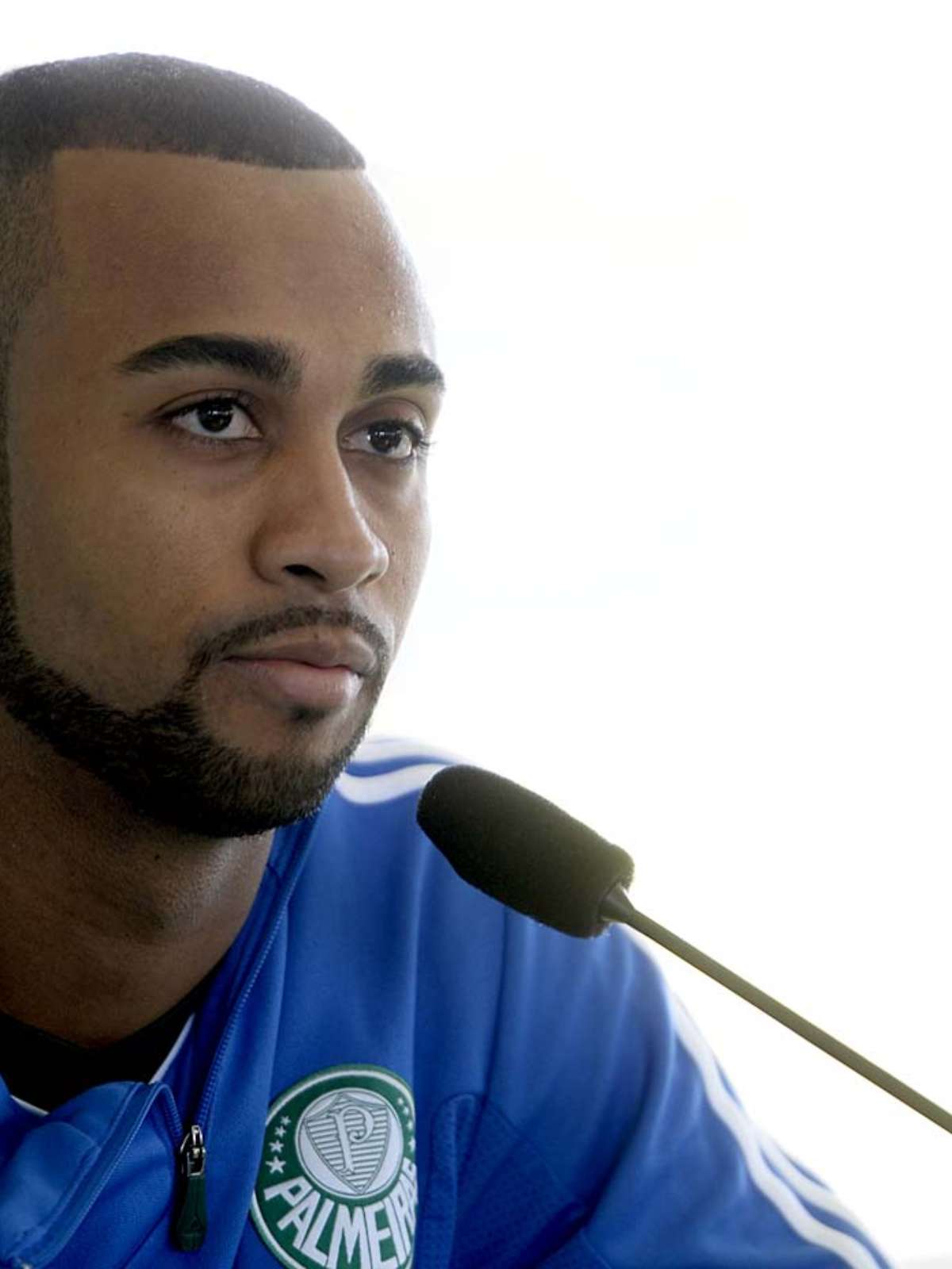 Mano Menezes fala em “recuperar” Wesley Moraes