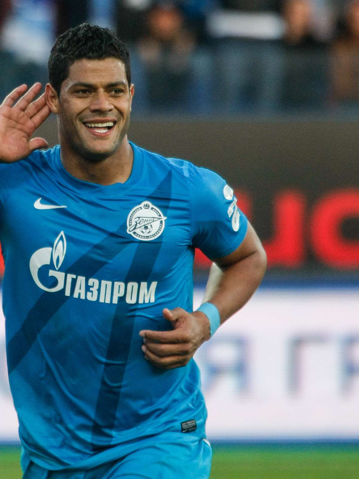 Douglas Santos renova com o Zenit até 2026