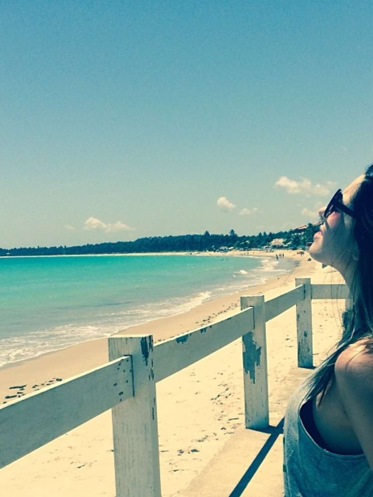 Musa das redes surpreende fãs ao posar de lingerie preta transparente na  praia, Celebridades