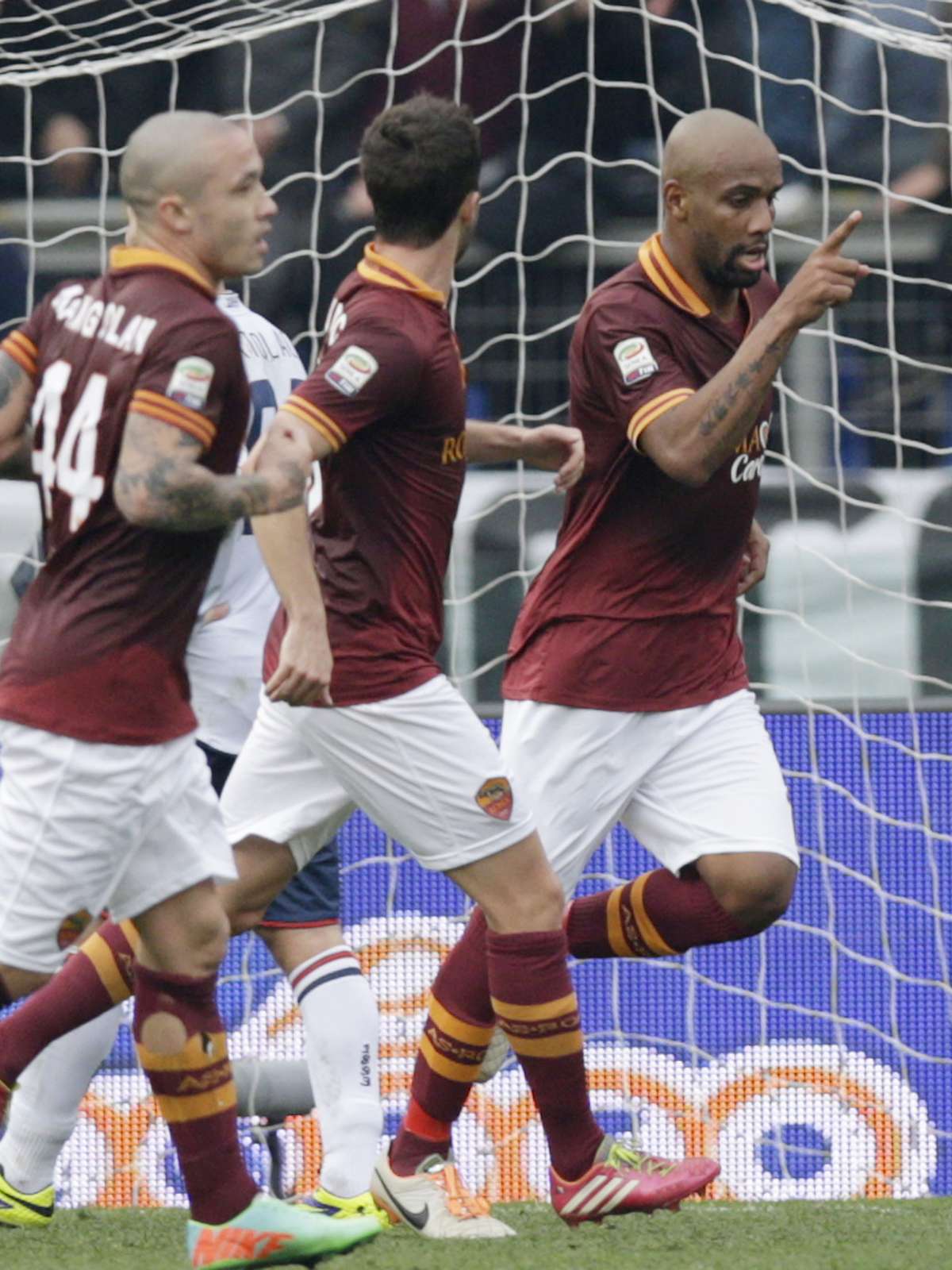 Brasileiro marca, e Roma é goleada pelo Genoa fora de casa no Italiano -  Gazeta Esportiva