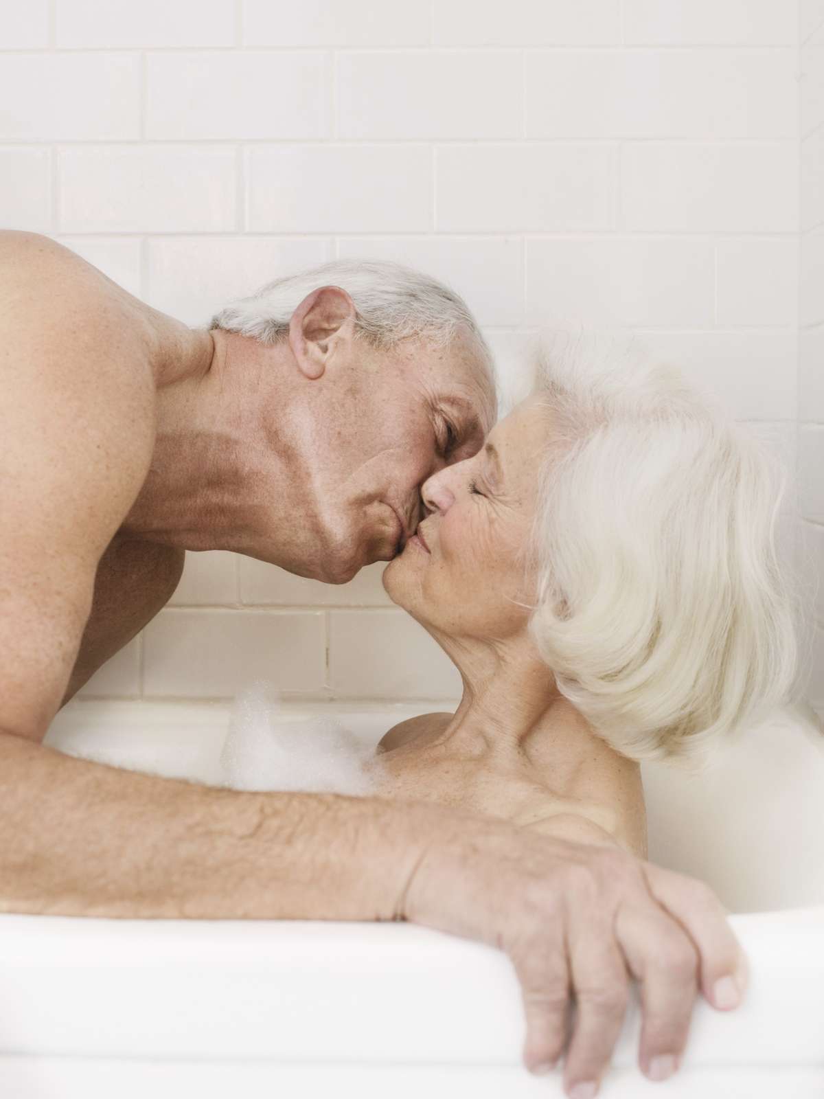 Estudo rebate mito de que mulheres mais velhas não gostam de sexo