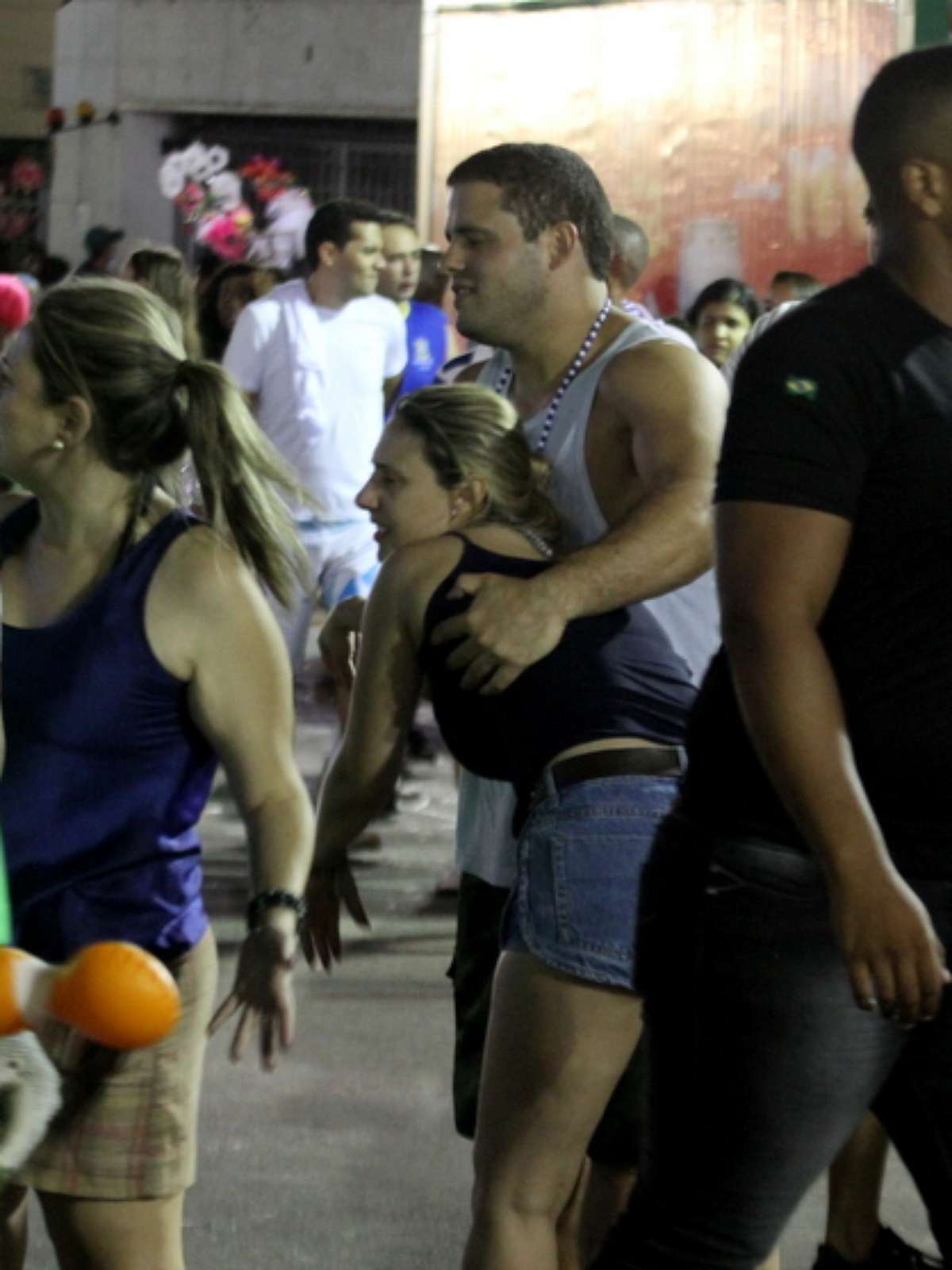 Mulheres brigam e são separadas em Carnaval em Salvador