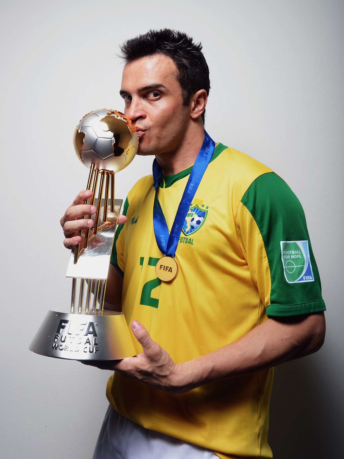 A Gazeta  Maior ídolo do futsal mundial, Falcão vem a Vitória