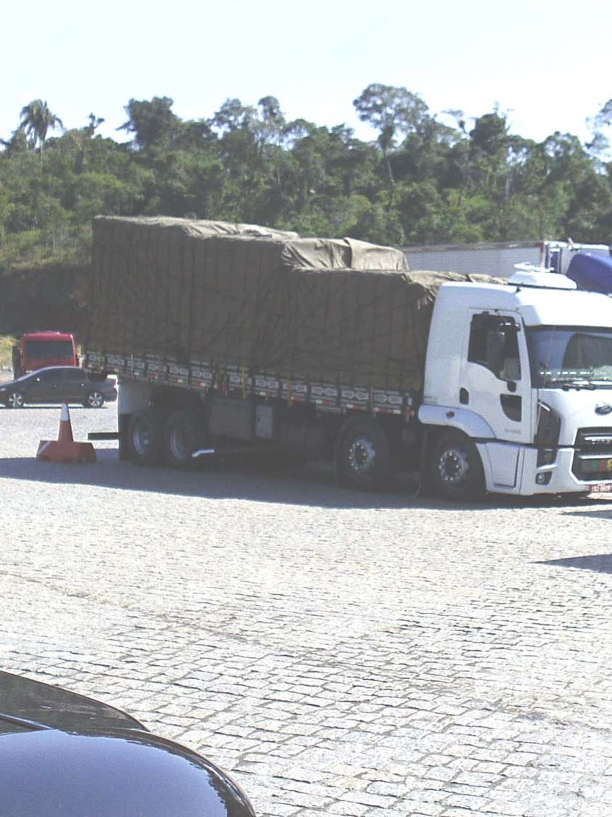 Caminhões Arqueados: PRF fiscaliza caminhoneiros irregulares 