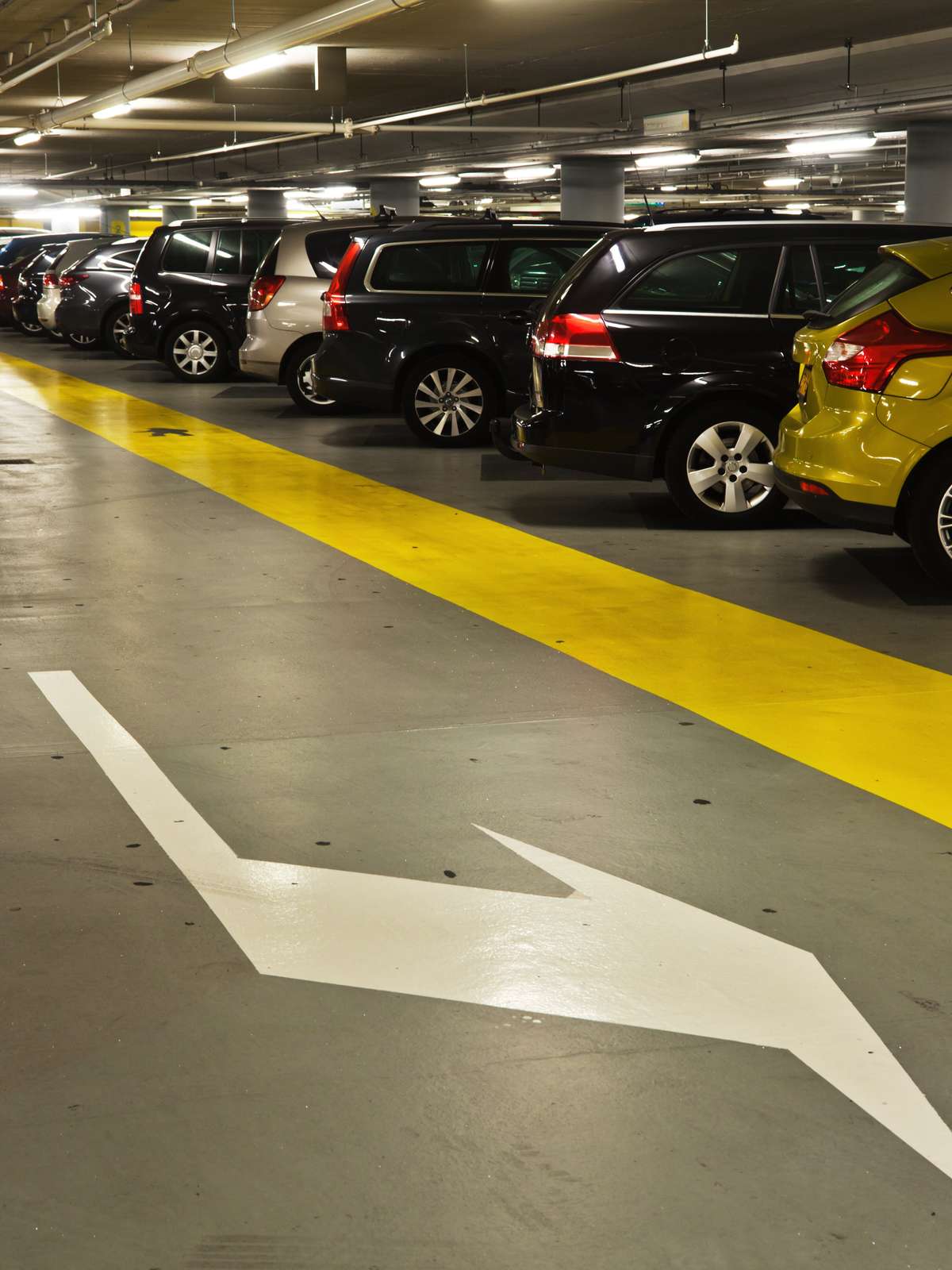 Shopping responde por batida no estacionamento? Entenda como funciona