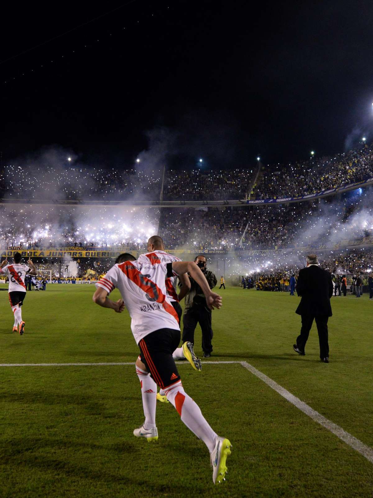 Por fogos de artifício contra o Boca Juniors, River Plate é punido