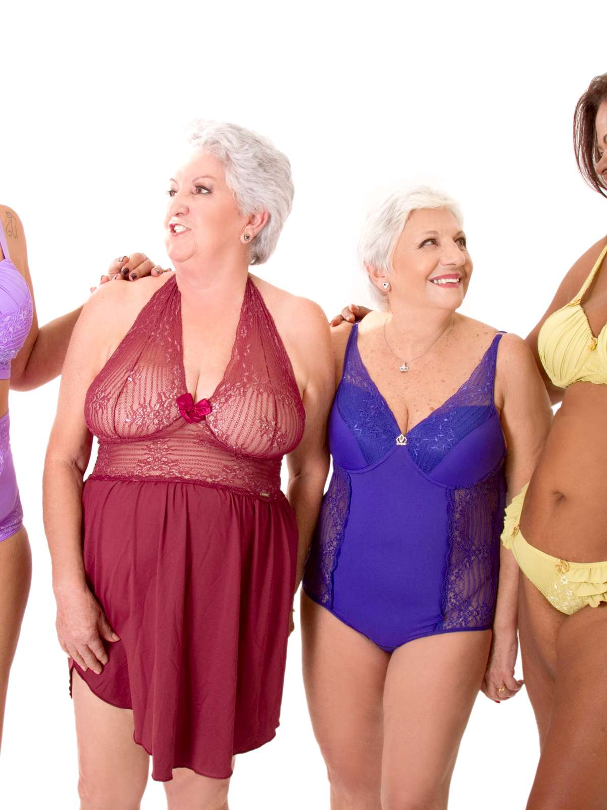 Loja plus size faz foto com mulheres de 50 a 76 com lingerie